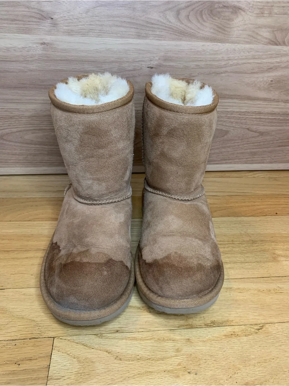 Ugg Classic Short Kids Boots - Size 2